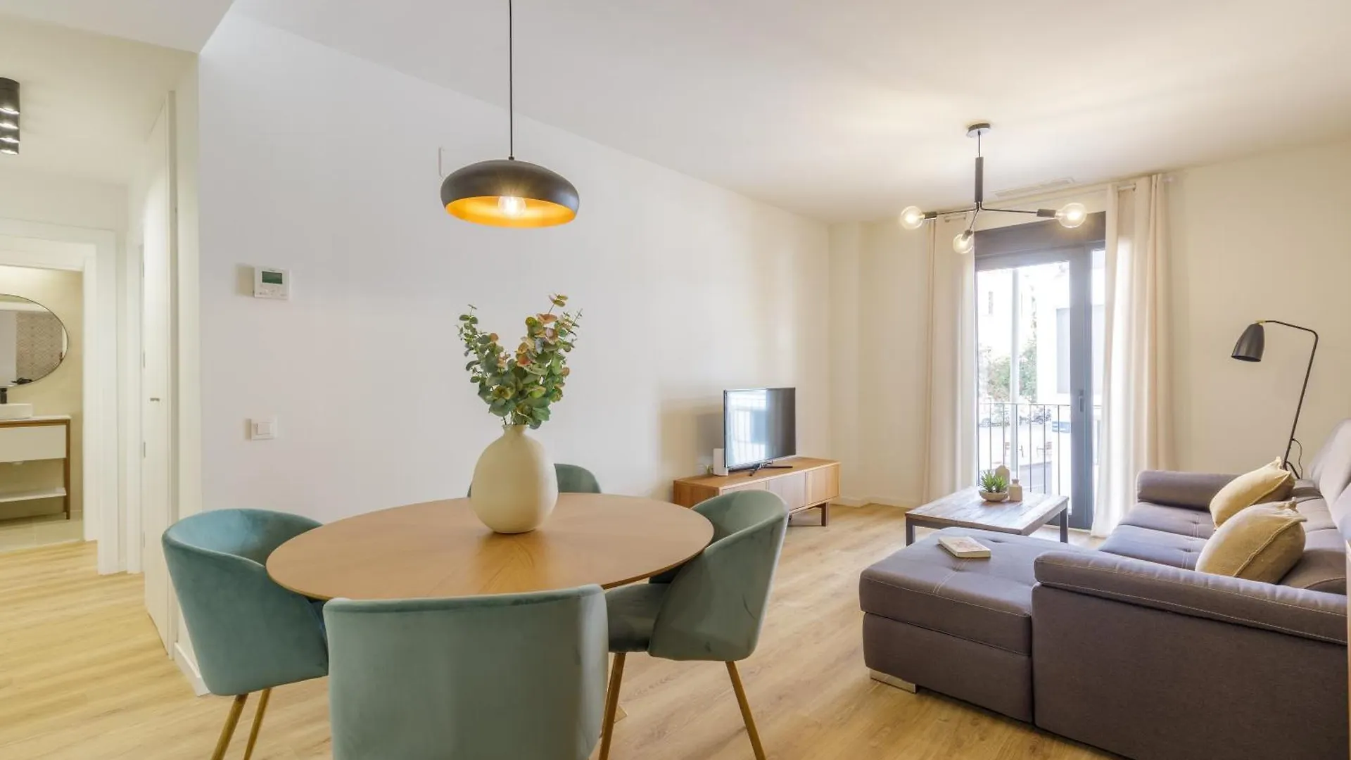 アパート Living4Malaga Balcon De Neriアパートメント